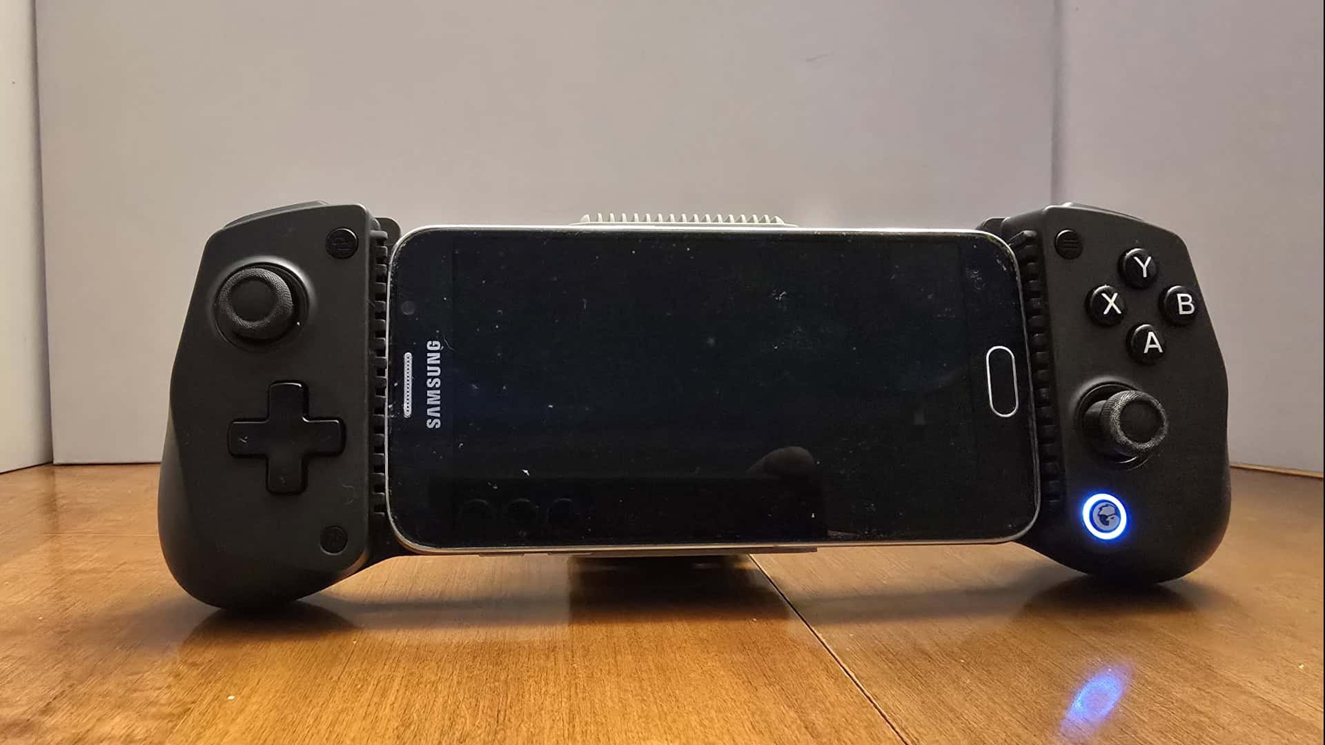The Gamesir X5s controller on, with a phone gripped between its handgrips