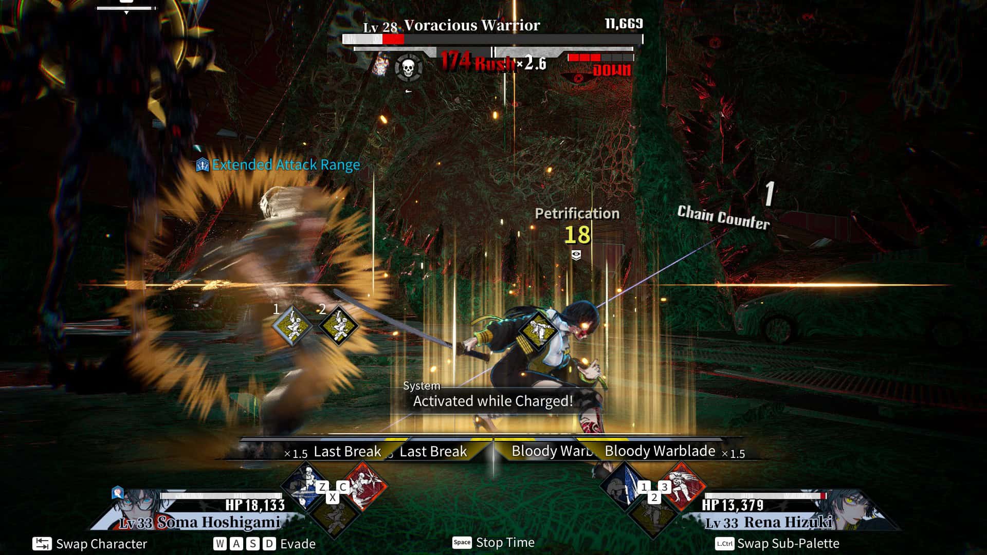 Rena charging up a yellow attack in the midst of a chaotic battle in Qliphah